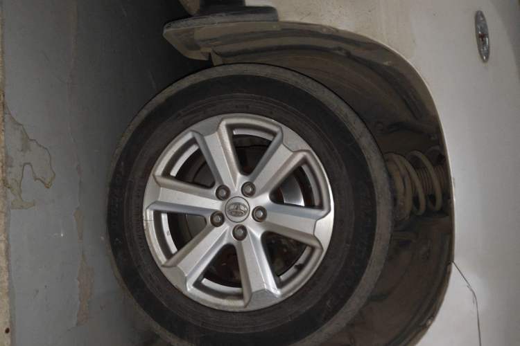 Used Toyota Highlander 2012 2.7L Two-Wheel Drive 7-Seater Elite Edition Right Front Wheel Hub