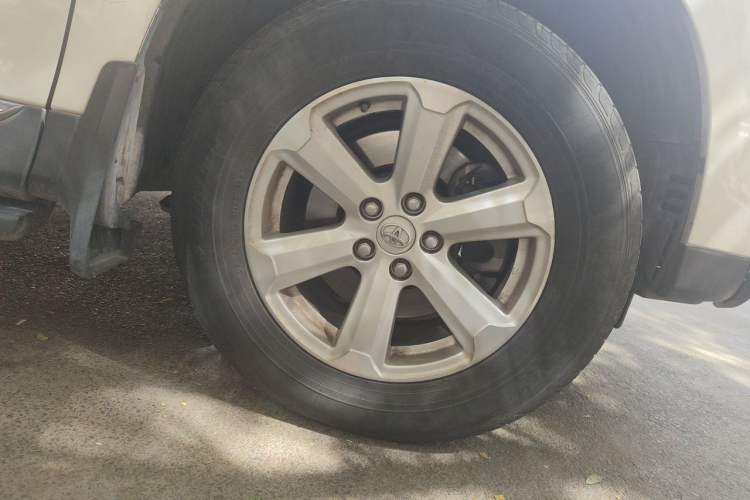Used Toyota Highlander 2012 2.7L Two-Wheel Drive 7-Seater Elite Edition Right Front Wheel Hub