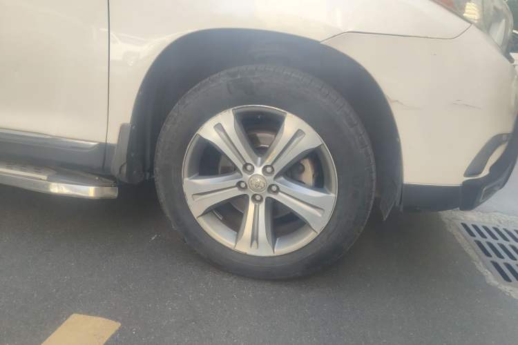 Used Toyota Highlander 2012 2.7L Two-Wheel Drive 7-Seater Luxury Edition Right Front Wheel Hub