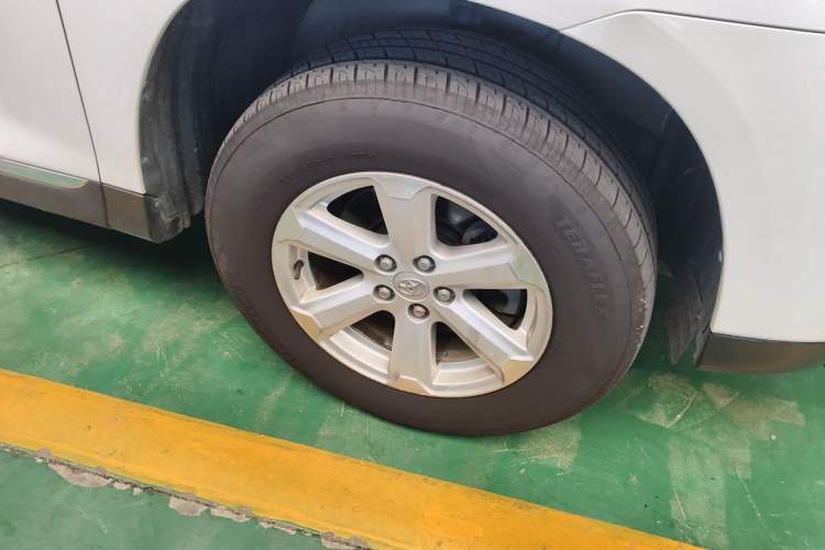 Used Toyota Highlander 2012 2.7L 2WD 5-Seater Elite Edition Right Front Wheel Hub