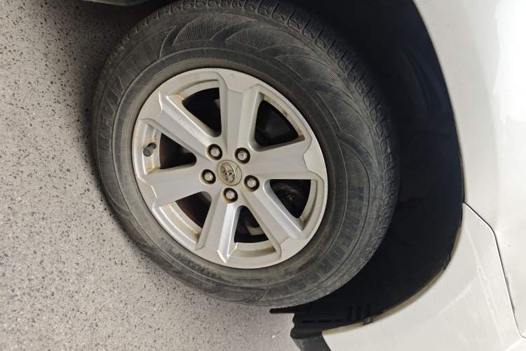 Used Toyota Highlander 2012 2.7L Two-Wheel Drive 7-Seater Elite Edition Right Front Wheel Hub