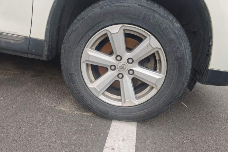 Used Toyota Highlander 2012 2.7L Two-Wheel Drive 7-Seater Elite Edition Right Front Wheel Hub