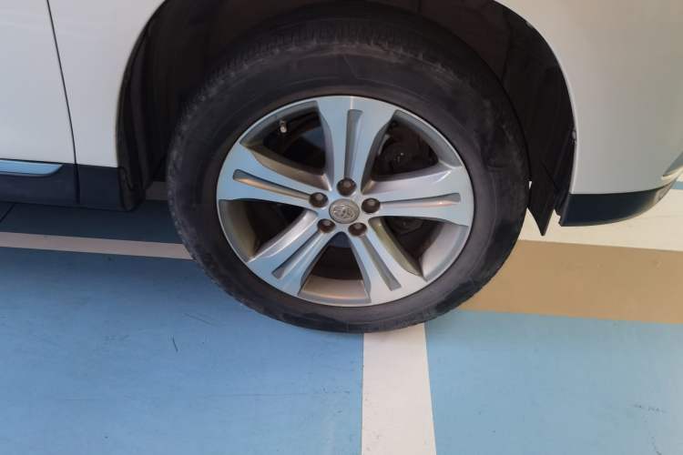Used Toyota Highlander 2012 2.7L Two-Wheel Drive 7-Seater Luxury Edition Right Front Wheel Hub
