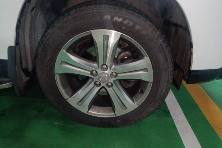 Used Toyota Highlander 2012 2.7L Two-Wheel Drive 7-Seater Luxury Edition Right Front Wheel Hub