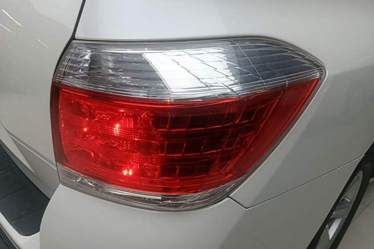 Used Toyota Highlander 2012 2.7L 2WD 5-Seater Elite Edition Right Rear Taillight