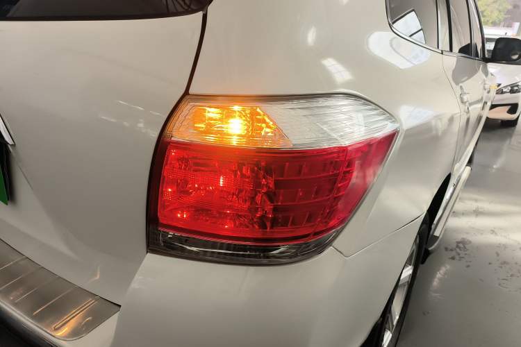 Used Toyota Highlander 2012 2.7L 2WD 5-Seater Elite Edition Right Rear Taillight