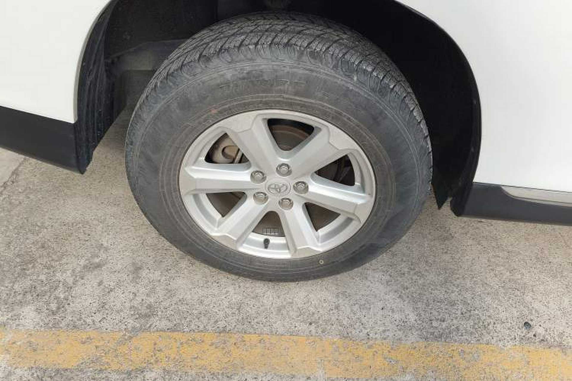 Used Toyota Highlander 2012 2.7L 2WD 5-Seater Elite Edition Right Rear Wheel Hub