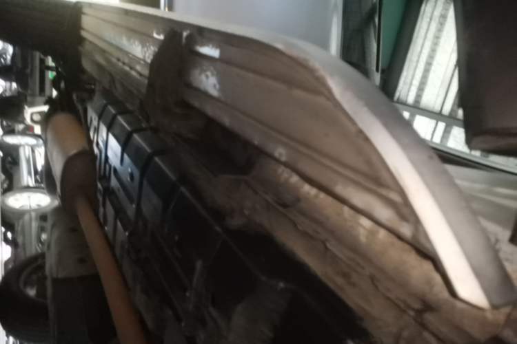 Used Toyota Highlander 2012 2.7L Two-Wheel Drive 7-Seater Luxury Edition Right Side Sill