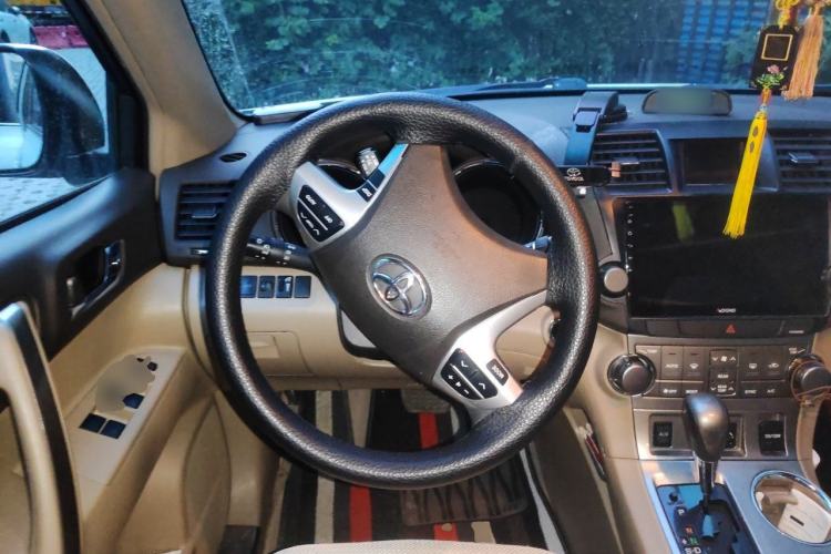 Used Toyota Highlander 2012 2.7L Two-Wheel Drive 7-Seater Luxury Edition Steering Wheel