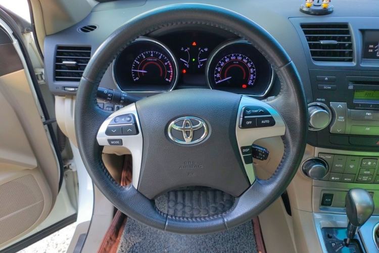 Used Toyota Highlander 2012 2.7L Two-Wheel Drive 7-Seater Luxury Edition Steering Wheel