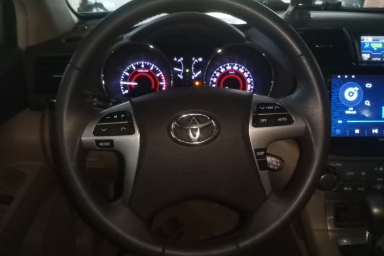 Used Toyota Highlander 2012 2.7L Two-Wheel Drive 7-Seater Luxury Edition Steering Wheel