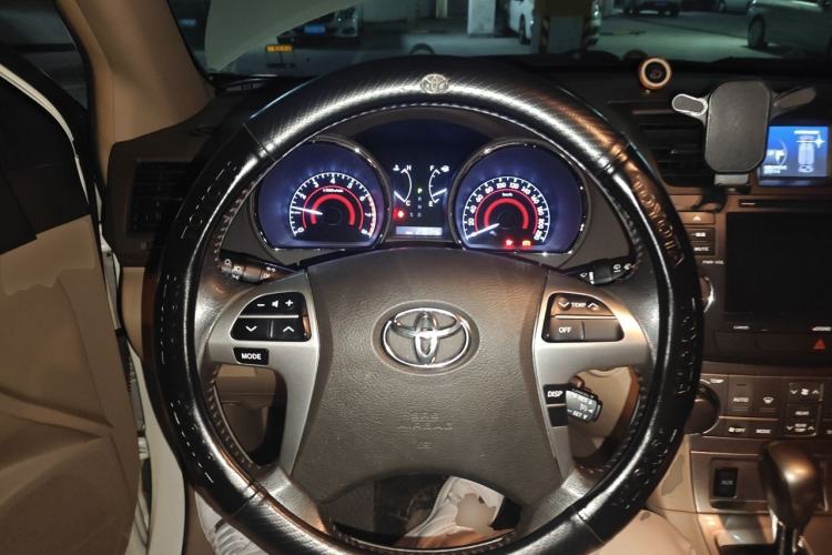 Used Toyota Highlander 2012 2.7L Two-Wheel Drive 7-Seater Luxury Edition Steering Wheel