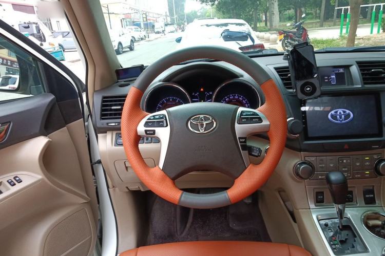 Used Toyota Highlander 2012 2.7L Two-Wheel Drive 7-Seater Luxury Edition Steering Wheel