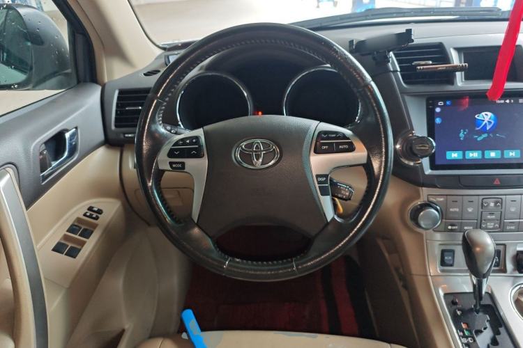 Used Toyota Highlander 2012 2.7L Two-Wheel Drive 7-Seater Luxury Edition Steering Wheel