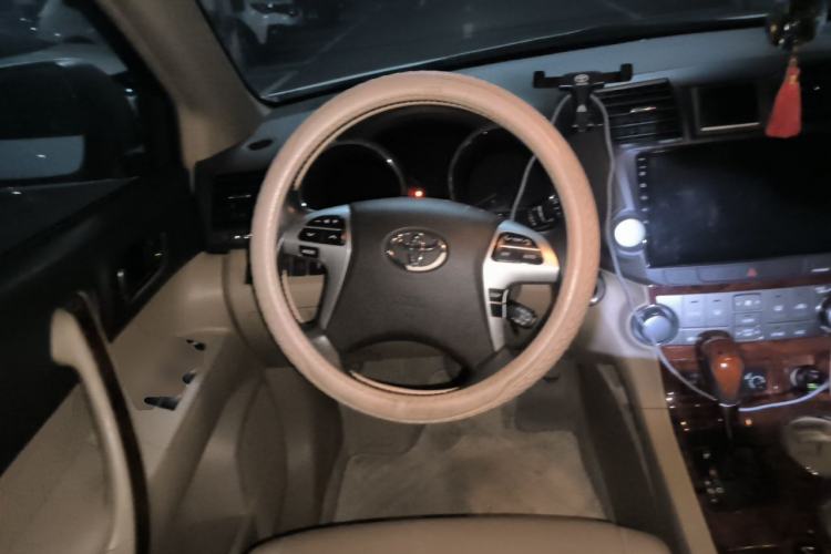 Used Toyota Highlander 2012 2.7L Two-Wheel Drive 7-Seater Luxury Edition Steering Wheel