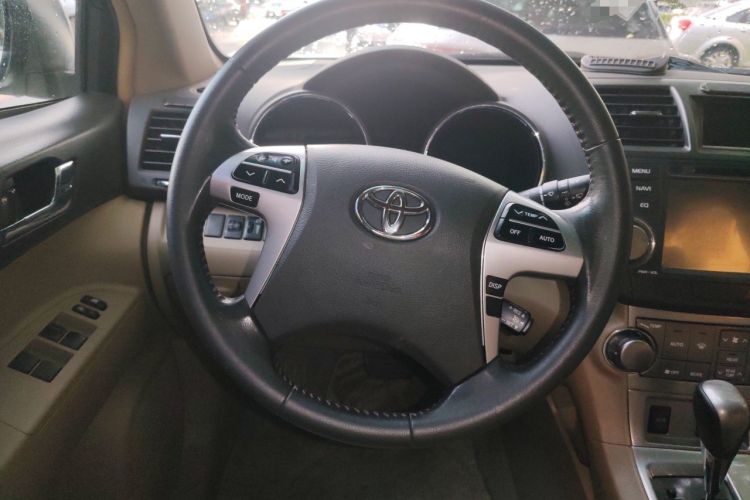 Used Toyota Highlander 2012 2.7L Two-Wheel Drive 7-Seater Luxury Edition Steering Wheel