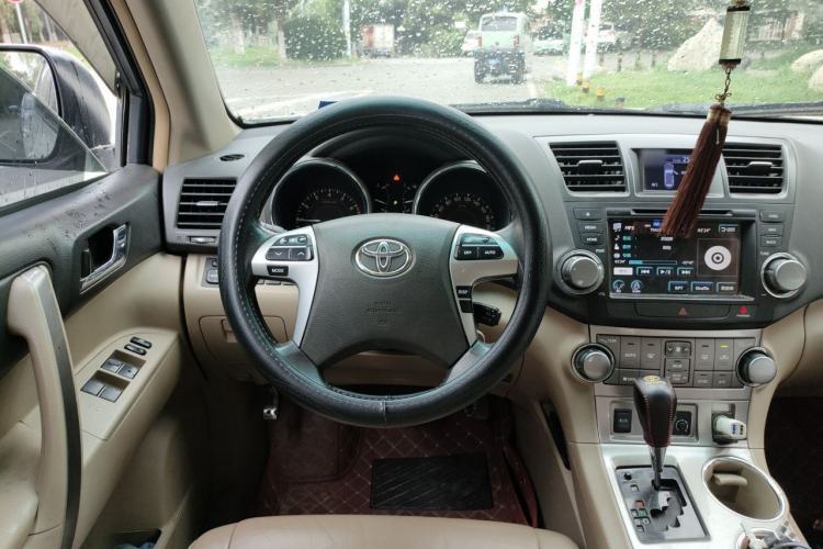 Used Toyota Highlander 2012 2.7L Two-Wheel Drive 7-Seater Luxury Edition Steering Wheel