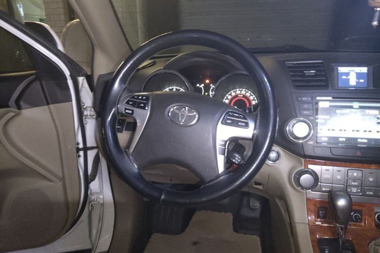 Used Toyota Highlander 2012 2.7L Two-Wheel Drive 7-Seater Luxury Edition Steering Wheel