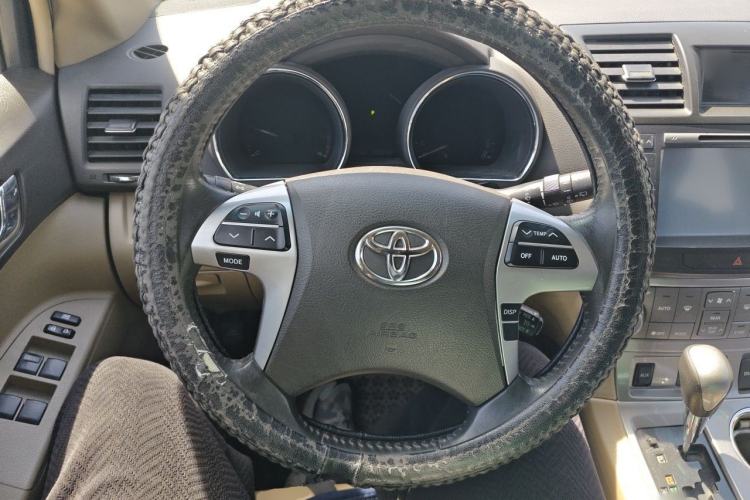 Used Toyota Highlander 2012 2.7L Two-Wheel Drive 7-Seater Luxury Edition Steering Wheel