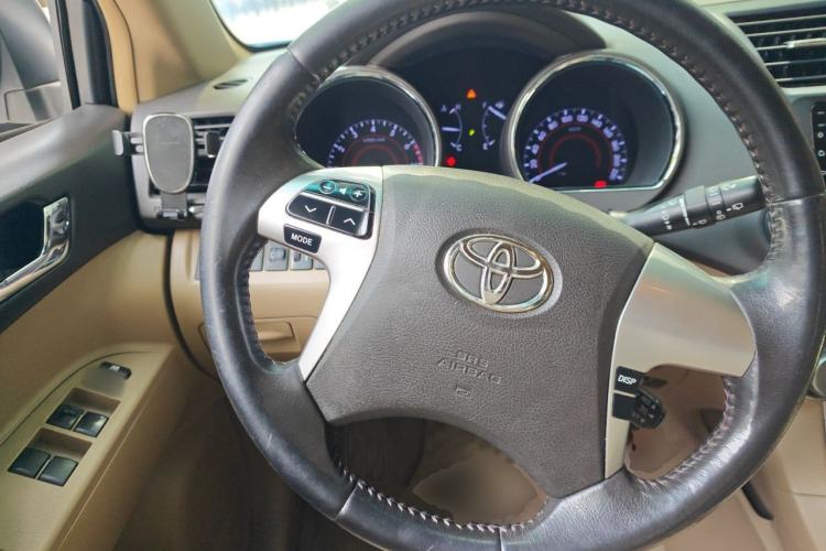 Used Toyota Highlander 2012 2.7L Two-Wheel Drive 5-Seater Sport Edition Steering Wheel
