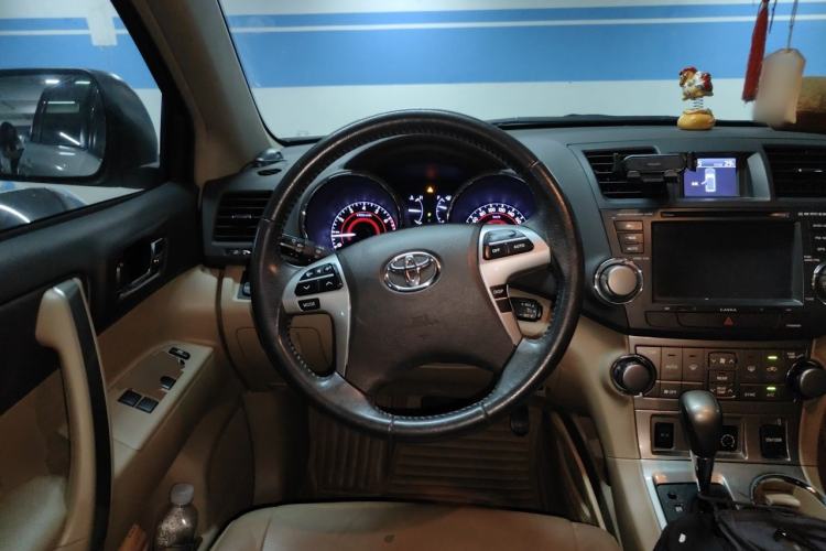 Used Toyota Highlander 2012 2.7L Two-Wheel Drive 7-Seater Luxury Edition Steering Wheel