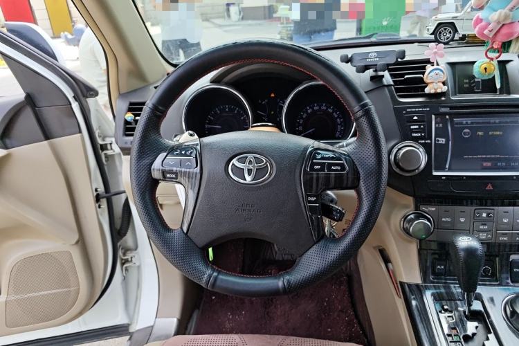 Used Toyota Highlander 2012 2.7L Two-Wheel Drive 7-Seater Luxury Edition Steering Wheel