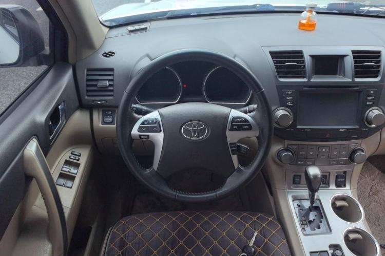 Used Toyota Highlander 2012 2.7L Two-Wheel Drive 7-Seater Luxury Edition Steering Wheel