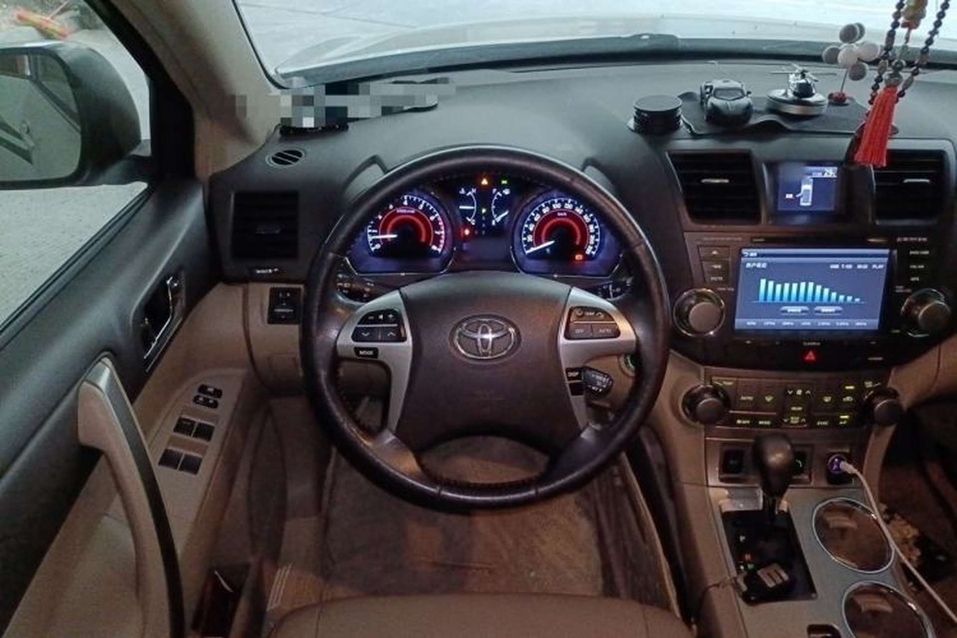 Used Toyota Highlander 2012 2.7L Two-Wheel Drive 7-Seater Luxury Edition Steering Wheel