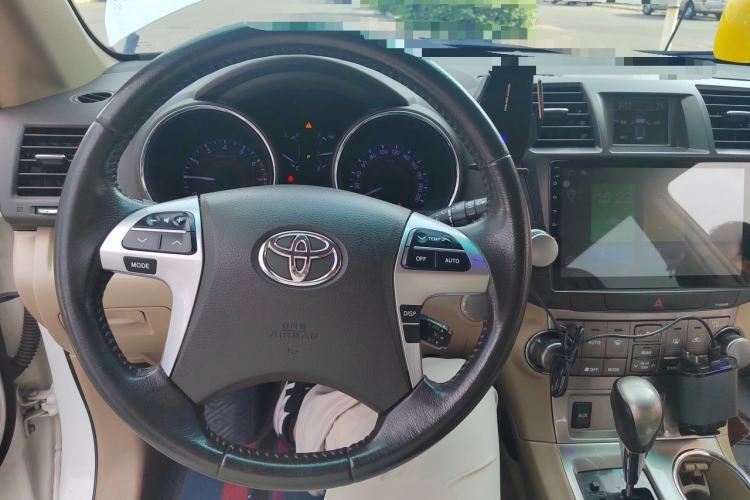 Used Toyota Highlander 2012 2.7L Two-Wheel Drive 7-Seater Luxury Edition Steering Wheel