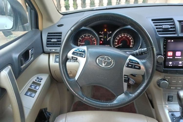 Used Toyota Highlander 2012 2.7L Two-Wheel Drive 7-Seater Luxury Edition Steering Wheel