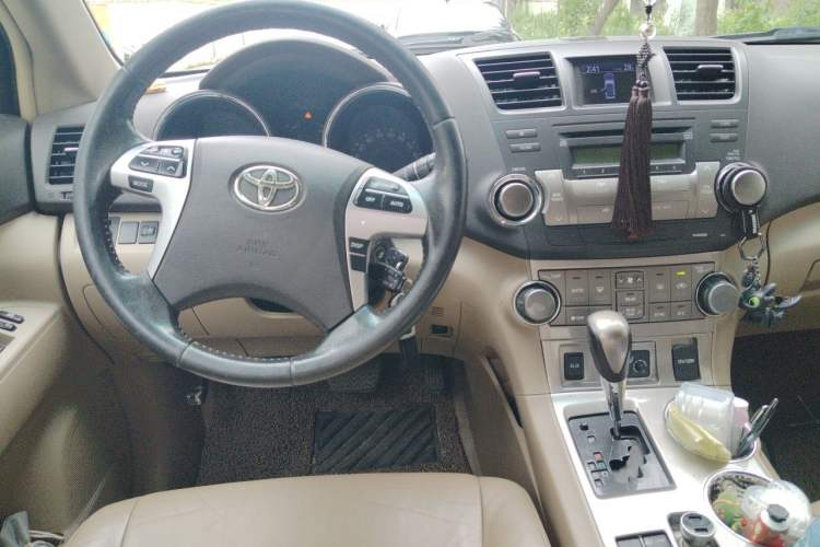 Used Toyota Highlander 2012 2.7L Two-Wheel Drive 7-Seater Luxury Edition Steering Wheel