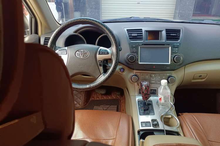 Used Toyota Highlander 2012 3.5L 4x4 7-Seater Luxury Edition with Navigation Steering Wheel