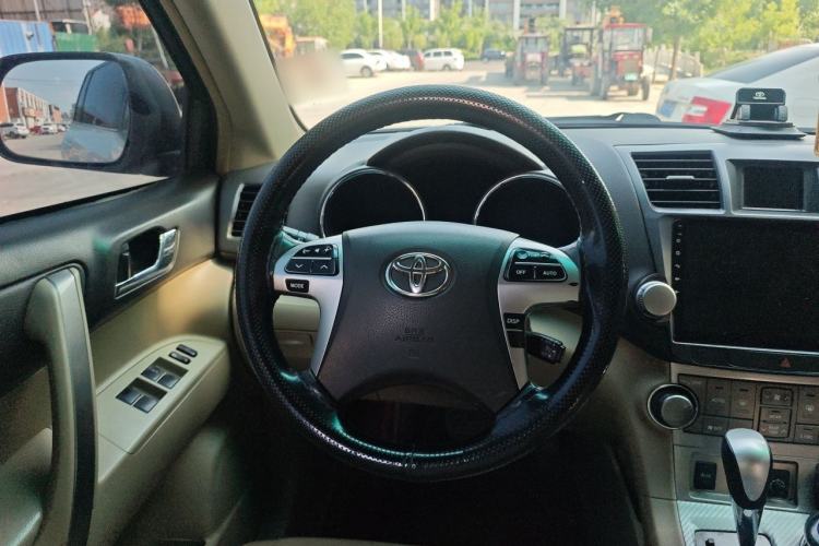Used Toyota Highlander 2012 2.7L Two-Wheel Drive 7-Seater Luxury Edition Steering Wheel