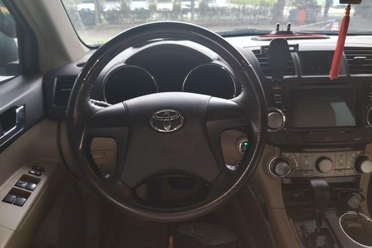 Used Toyota Highlander 2012 2.7L Two-Wheel Drive 7-Seater Elite Edition Steering Wheel