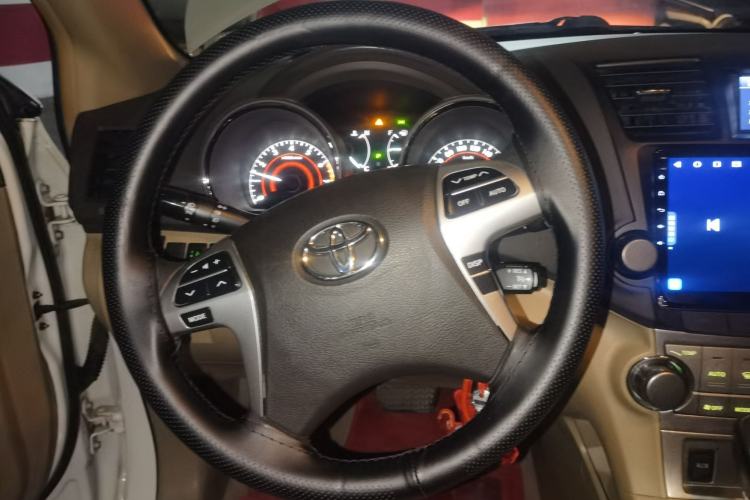 Used Toyota Highlander 2012 2.7L Two-Wheel Drive 7-Seater Luxury Edition Steering Wheel