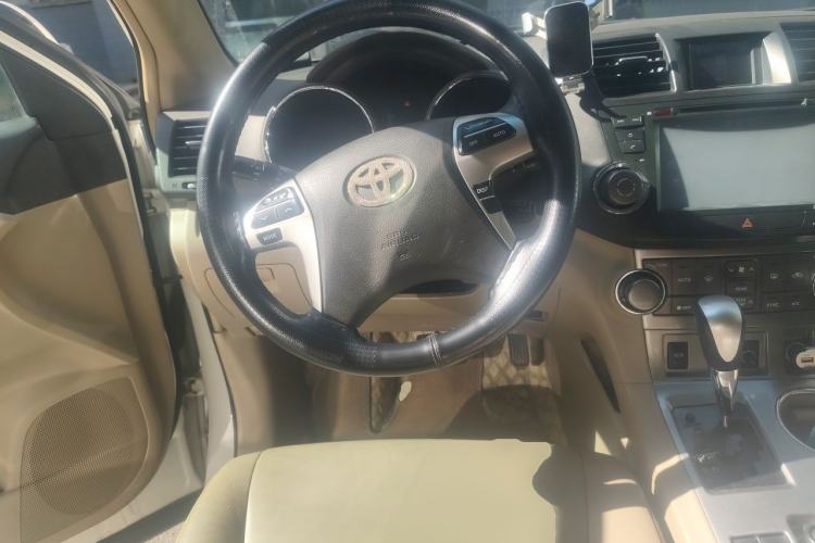 Used Toyota Highlander 2012 2.7L Two-Wheel Drive 7-Seater Luxury Edition Steering Wheel
