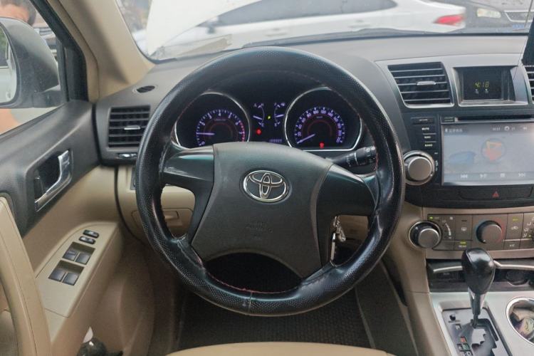 Used Toyota Highlander 2012 2.7L Two-Wheel Drive 7-Seater Elite Edition Steering Wheel