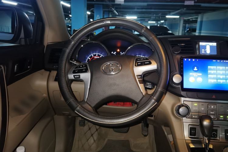 Used Toyota Highlander 2012 2.7L Two-Wheel Drive 7-Seater Luxury Edition Steering Wheel