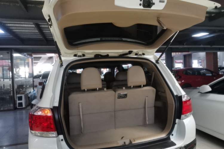 Used Toyota Highlander 2012 2.7L Two-Wheel Drive 7-Seater Luxury Edition Trunk
