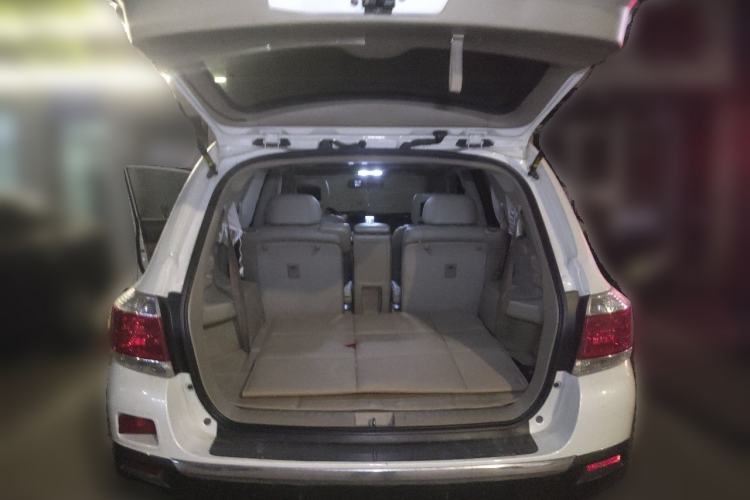 Used Toyota Highlander 2012 2.7L Two-Wheel Drive 7-Seater Luxury Edition Trunk