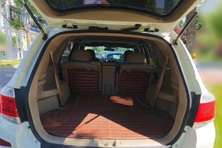 Used Toyota Highlander 2012 2.7L Two-Wheel Drive 7-Seater Luxury Edition Trunk