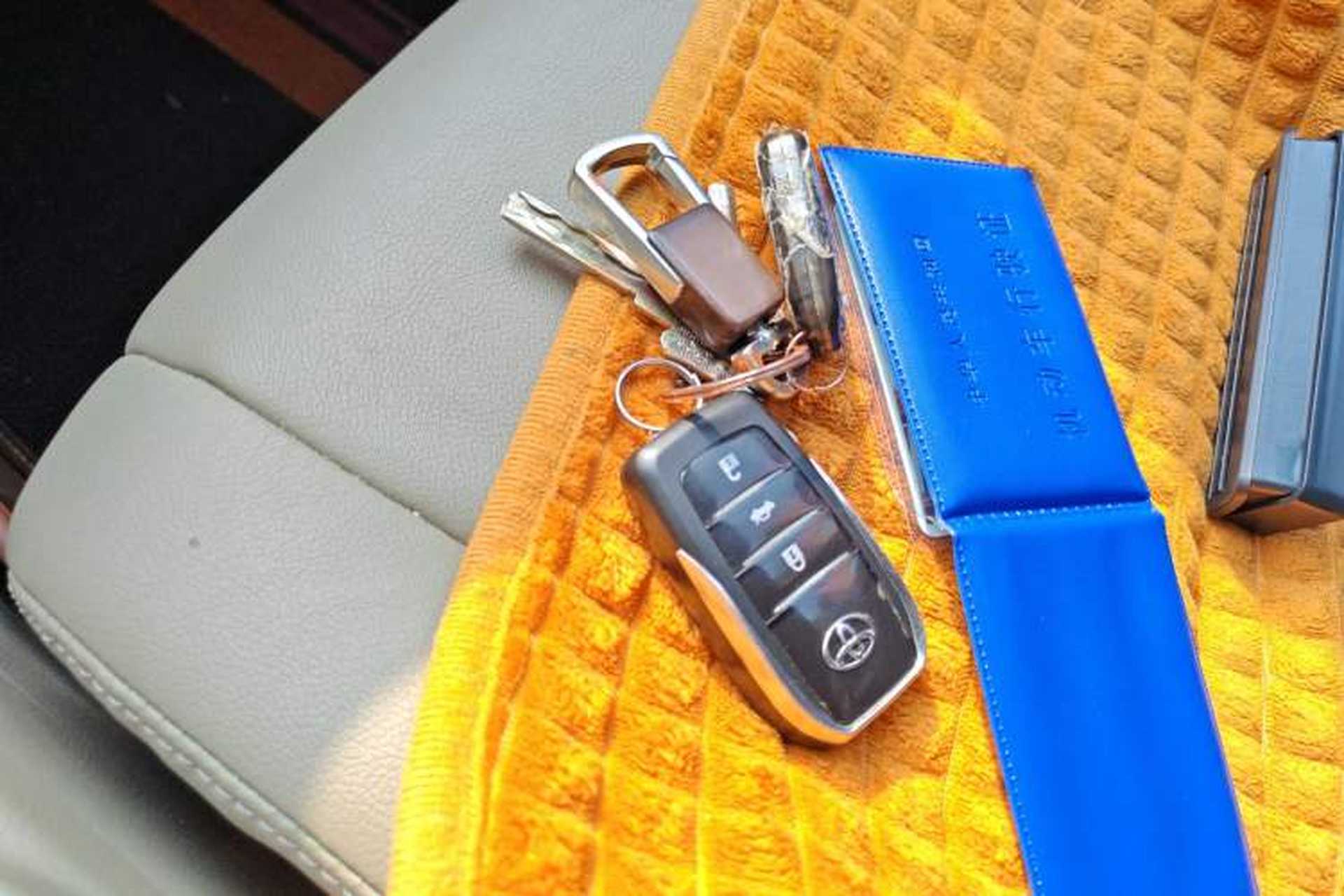 Used Toyota Highlander 2012 2.7L Two-Wheel Drive 7-Seater Luxury Edition Vehicle Key