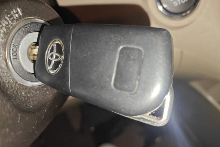 Used Toyota Highlander 2012 2.7L Two-Wheel Drive 7-Seater Luxury Edition Vehicle Key