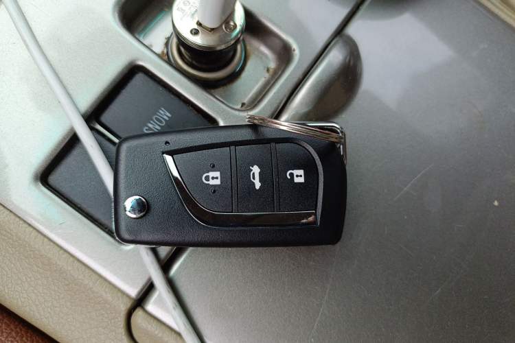 Used Toyota Highlander 2012 2.7L 2WD 5-Seater Elite Edition Vehicle Key