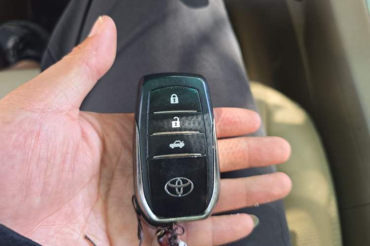 Used Toyota Highlander 2012 2.7L 2WD 5-Seater Elite Edition Vehicle Key