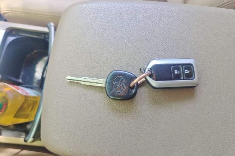 Used Toyota Highlander 2012 2.7L 2WD 5-Seater Elite Edition Vehicle Key