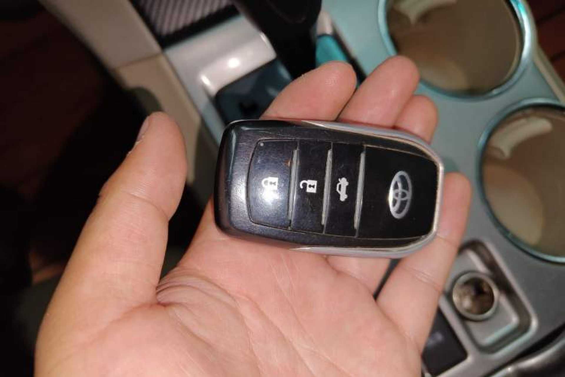 Used Toyota Highlander 2012 2.7L 2WD 5-Seater Elite Edition Vehicle Key