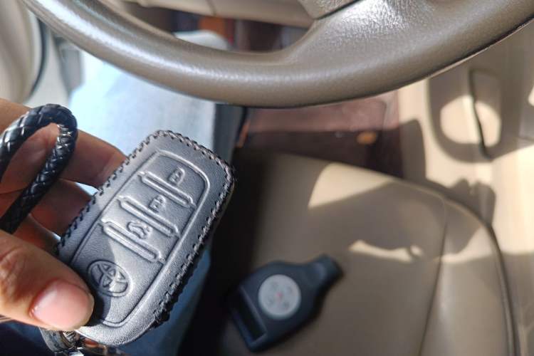 Used Toyota Highlander 2012 2.7L 2WD 5-Seater Elite Edition Vehicle Key