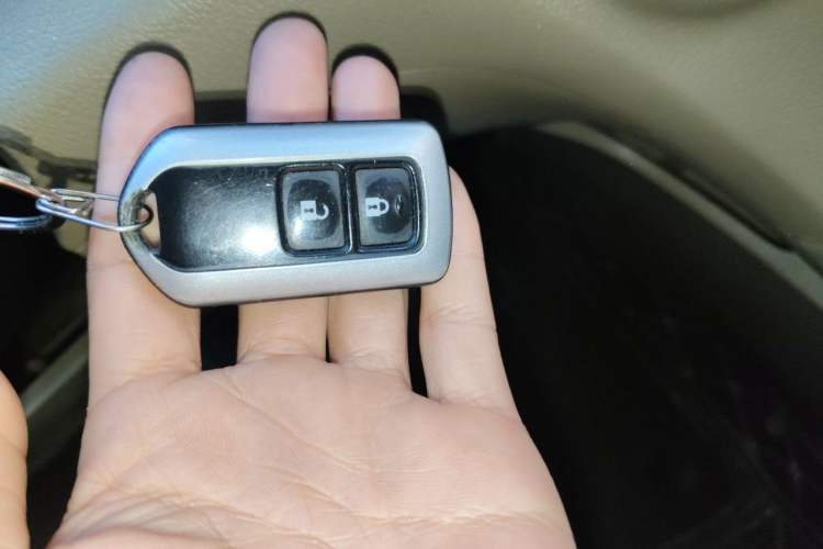 Used Toyota Highlander 2012 2.7L Two-Wheel Drive 7-Seater Luxury Navigation Edition Vehicle Key