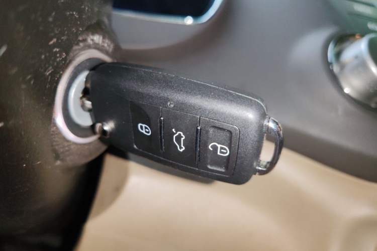 Used Toyota Highlander 2012 2.7L Two-Wheel Drive 7-Seater Luxury Edition Vehicle Key